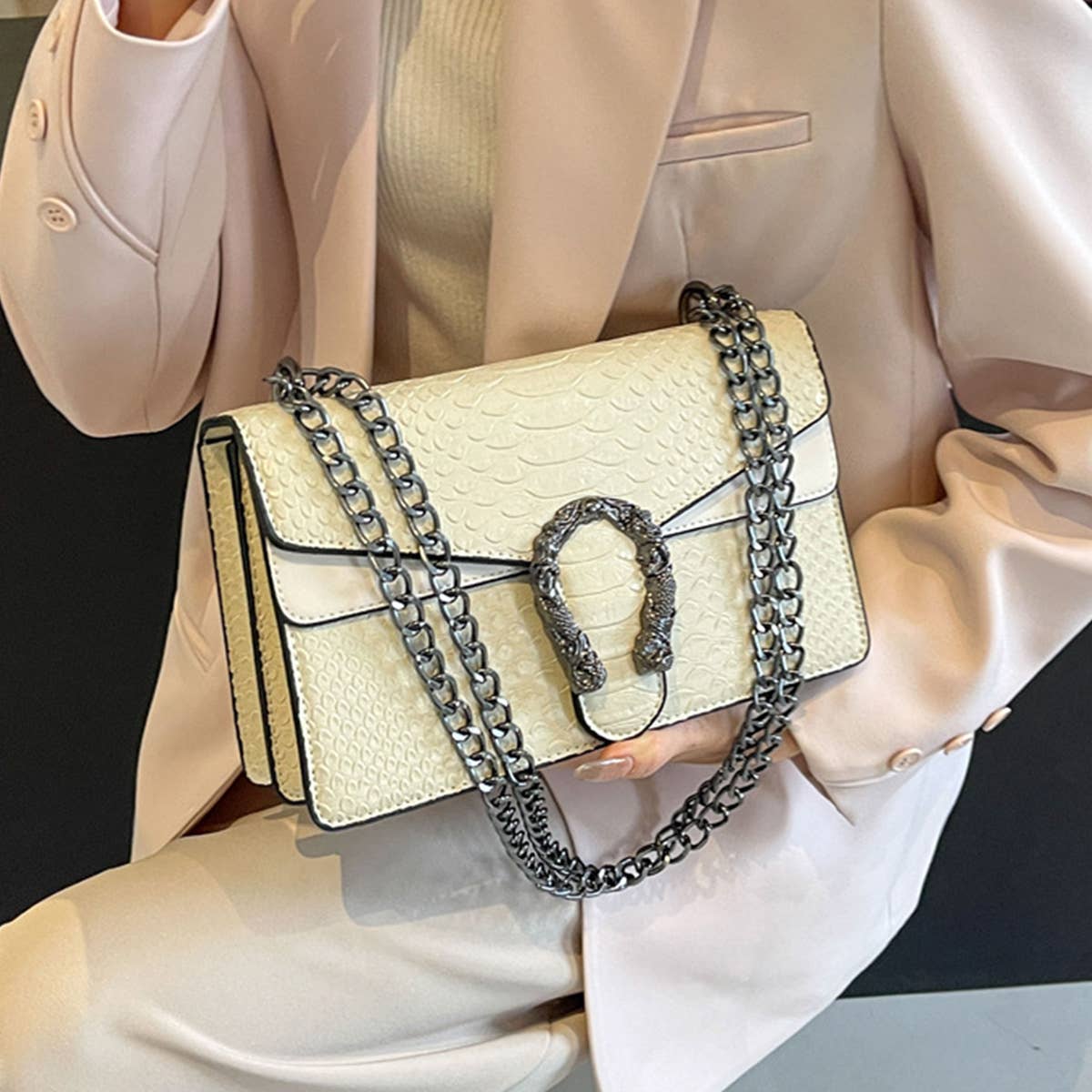 ミニカジュアル【JILLSTUART】Small Quilted Chain Cross Bag 51CgcX5JenL._UY900_.jpg