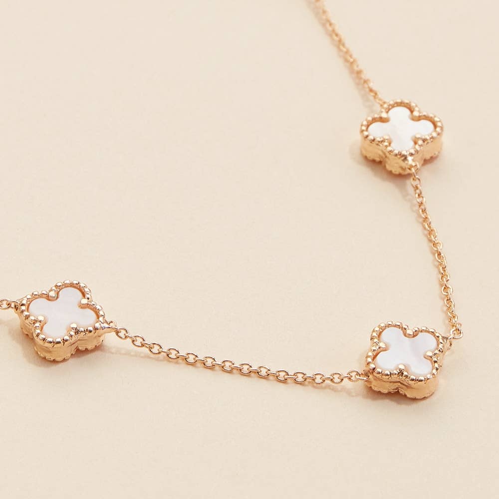 Clover Shell Charms Short Necklace